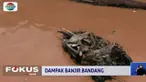 Selain Cicaheum, banjir bandang juga menerjang kawasan di Kabupaten Bandung. Derasnya arus sungai membuat  sampah yang terbawa menerjang dinding lima rumah warga hingga jebol.