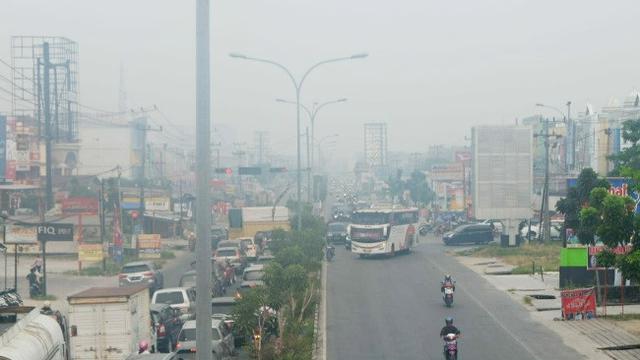 Kondisi Kota Pekanbaru ketika masih diselimuti kabut asap hasil Karhuta Riau.