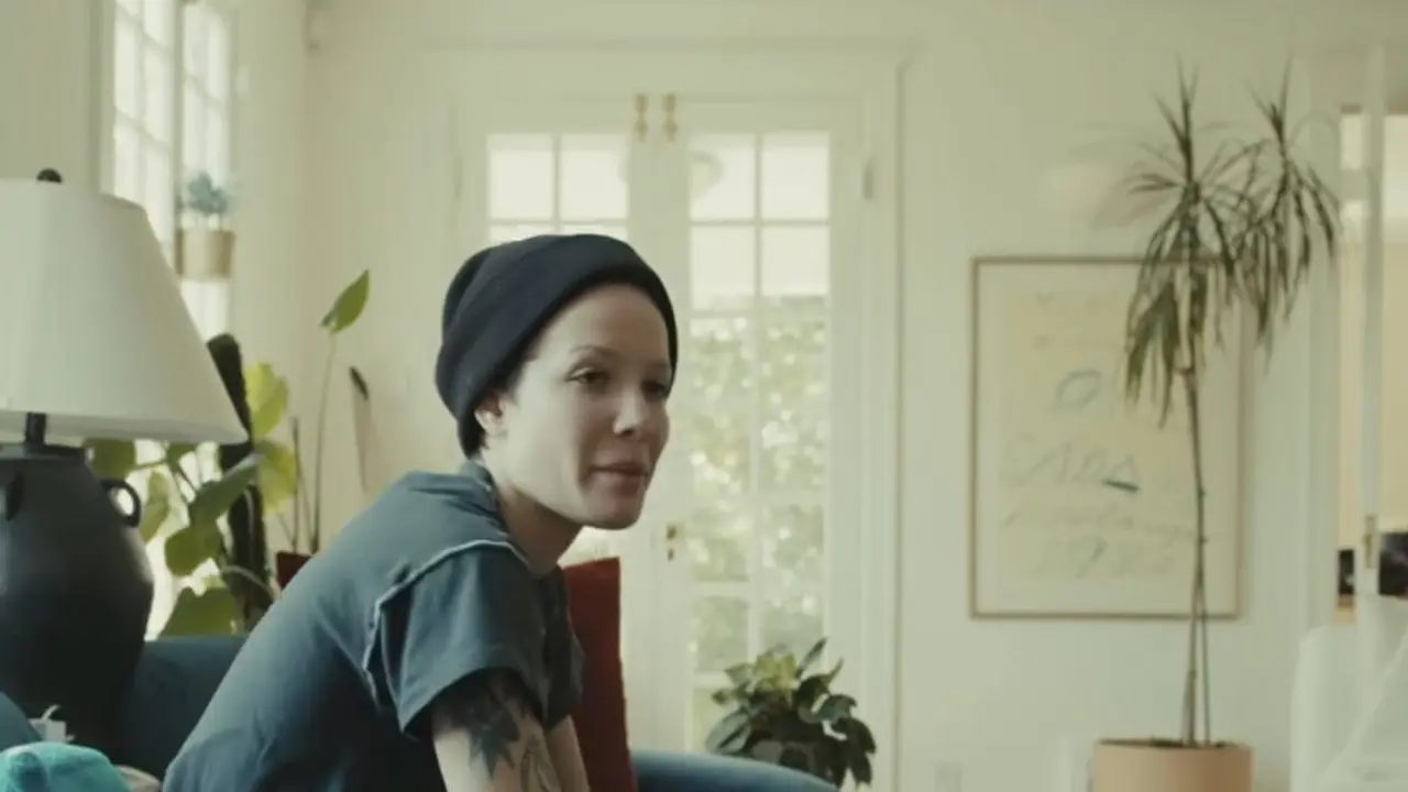 Halsey Unggah Cuplikan Video Dirinya yang Sakit, Diduga Idap Lupus dan Leukemia