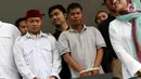 Dua terduga pelaku persekusi U dan M diperlihatkan di Polda Metro Jaya, Jakarta, Jumat (2/6). Reskrim Polres Jaktim menangkap dua pelaku persekusi terhadap PMA, 15 tahun, karena diduga menghina FPI dan Rizieq Syihab. (Liputan6.com/Immanuel Antonius)