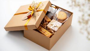 Barang dari kardus bekas parcel lebaran (Foto: Reve.com)