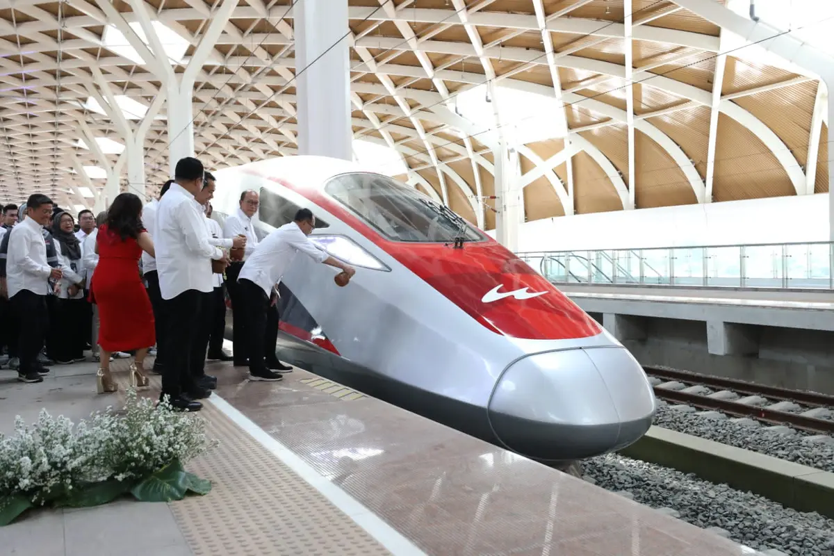 Kereta Cepat.