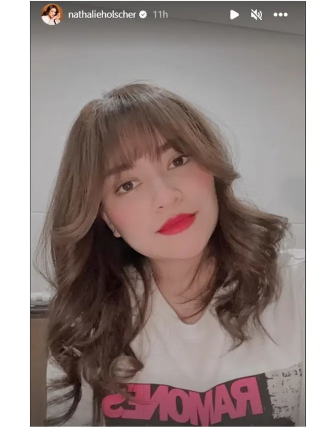 6 Potret Nathalie Holscher Tampil Berponi Dibilang Mirip Fuji, Bikin Pangling