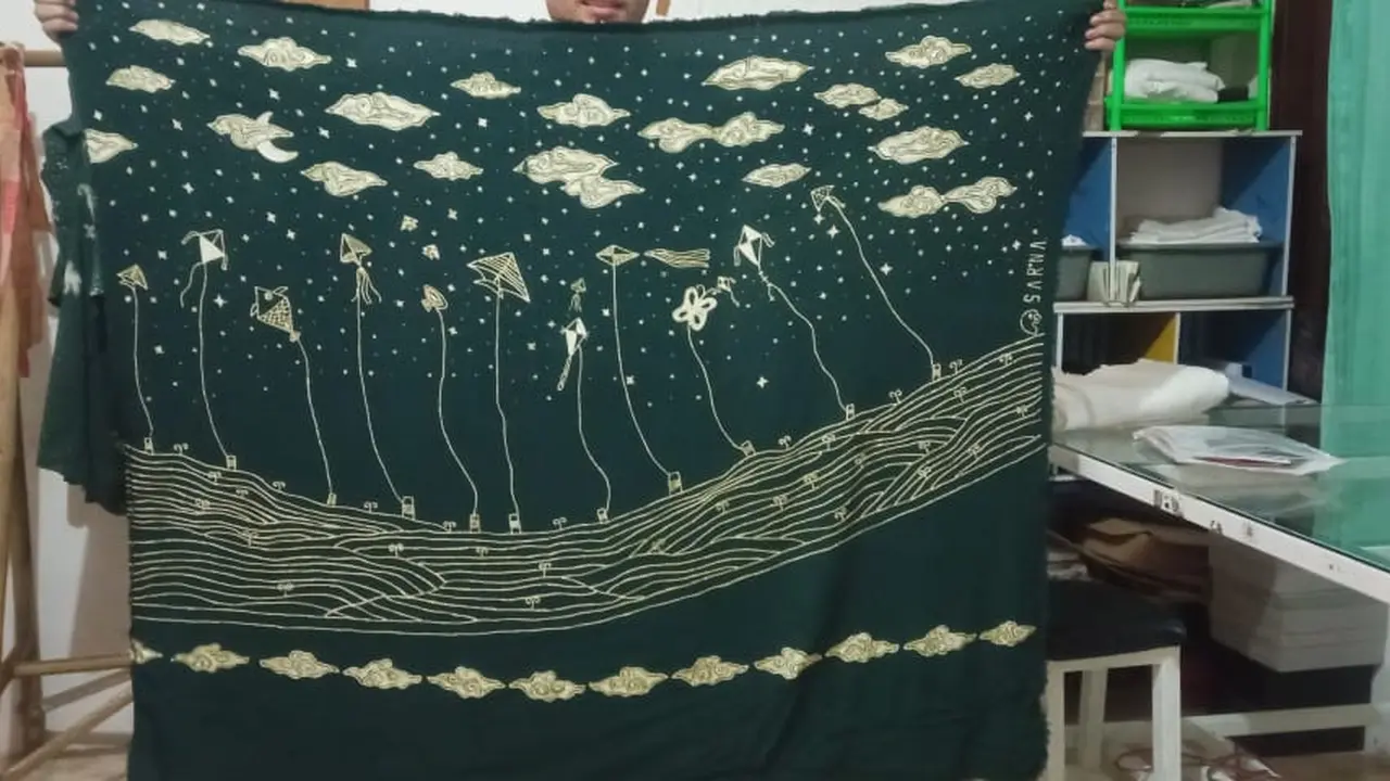 Batik Ulur Wiji khas Kabupaten Mojokerto ini telah berhasil menembus pasar internasional seperti Kanada, Jepang, hingga Singapura.
