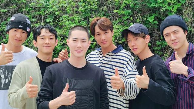 Senyum Suho Saat Jalani Tradisi Member Exo Yang Berangkat Wamil Showbiz Liputan6 Com