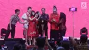 Presiden Joko Widodo atau Jokowi foto bersama saat menghadiri Perayaan Imlek Nasional 2019 di JI Expo Kemayoran, Jakarta, Kamis (7/2). Perayaan Imlek Nasional 2019 mengangkat tema 'Merajut Kebhinekaan Memperkokoh Persatuan'. (Liputan6.com/HO/Ran)
