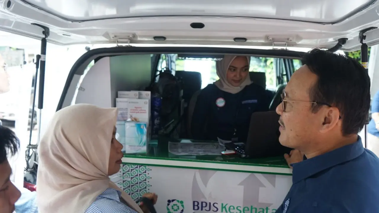 Khosiah mengajukan proses turun kelas kepesertaan BPJS Kesehatan lewat MCS. (Foto: Fitri Haryanti Harsono/Liputan6.com)