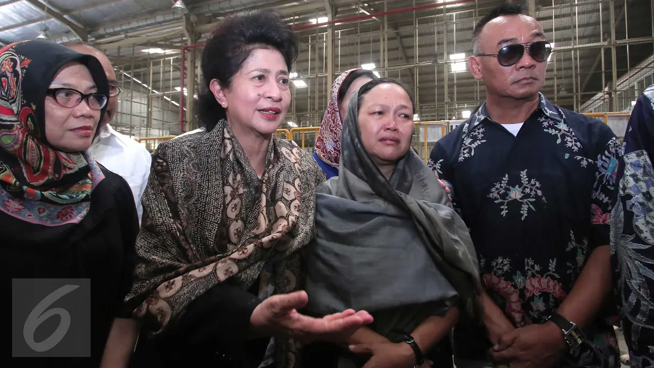 20151113-Menkes Nila Beri Penghormatan Terakhir Untuk dr Andra-Jakarta