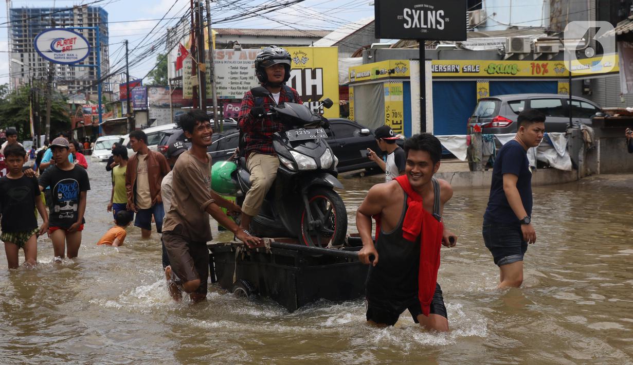 Foto Berkah Ojek Gerobak Di Tengah Banjir Ciledug News Liputan6com