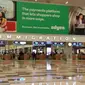 Pintu imigrasi di Terminal 2 bandara Changi, Singapura, akan mengecek kartu imigrasi dan paspor sebelum keluar terminal. (Bola.com/Reza Khomaini)