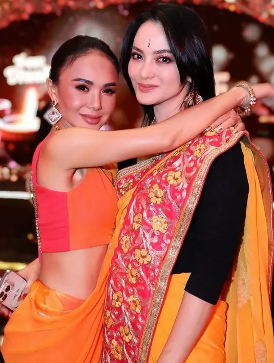 Yuni Shara pun berfoto bersama Ririn Ekawati yang mengenakan busana dengan warna senada. [@yunishara36]