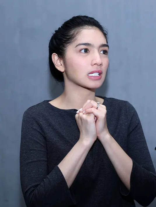 Pemeran kelahiran Menado 29 tahun silam itu mengungkapkan keseruannya saat membawakan lagu bersama dengan para nominator lain. Apalagi lagu itu khusus diciptakan untuk SCTV. (Nurwahyunan/Bintang.com)