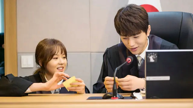 Go Ara dan L Infinite dalam Miss Hammurabi (Twitter/ @jtbclove)