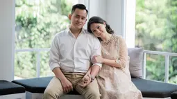 Jessica Anastasya resmi menjadi istri Ilham Ramadhan pada 4 Juni 2022. Ia memutuskan untuk menikah di usia 25 tahun. Kini kebersamaan Jessica dan suami curi perhatian karena semakin lengket usai menikah. (Liputan6.com/IG/@jessicaanastasya20)