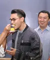 Sepuluh tahun sudah penyanyi solo Afgan Syahreza mewarnai industri musik Tanah Air. Sebagai menandai kariernya yang telah 10 tahun, Afgan meluncurkan album Dekade. (Nurwahyunan/Bintang.com)