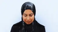 Tertarik dengan jilbab berteknologi tinggi ini dapat tahan terhadap air?