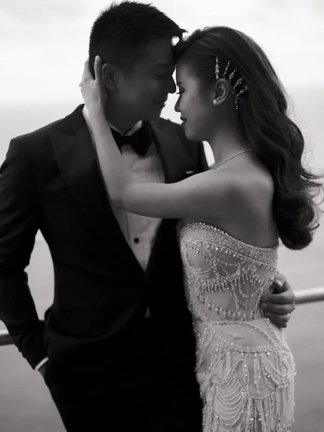 Parade Gaun Hian Tjen yang Dikenakan Titan Tyra di Hari Pernikahan, Bernuansa Elegan dan Glamor di Tepi Laut