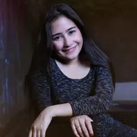 Ditemui di sela-sela acara reading film ‘Surat Untukmu’ di kawasan Bangka, Jakarta Selatan,Jumat (15/1/2016), Prilly Latuconsina mengungkap jika dirinya akan terlibat dalam beberapa film, ada juga yang syuting di luar negeri. (Galih W. Satria/Bintang.com)
