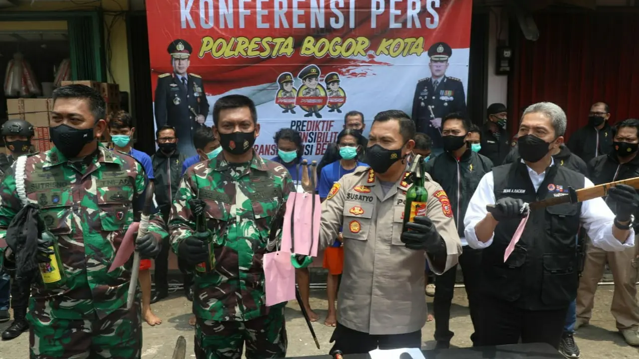 Enam anggota dari salah satu ormas ditangkap karena diduga hendak membuat kekacauan di Kota Bogor, Jawa Barat.