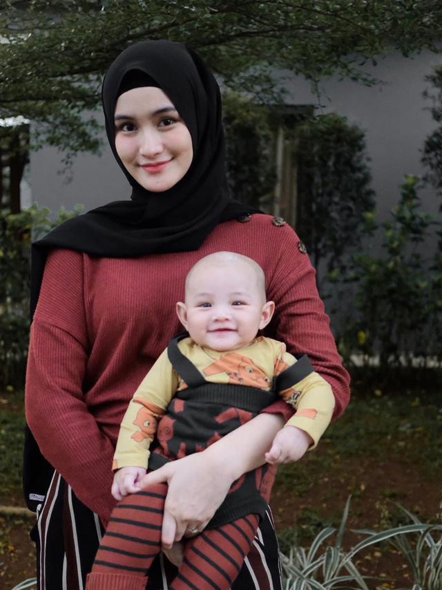 Mantap Berhijab, Ini 6 Potret Nadya Fricella Istri Miqdad Addausy yang Makin Memesona
