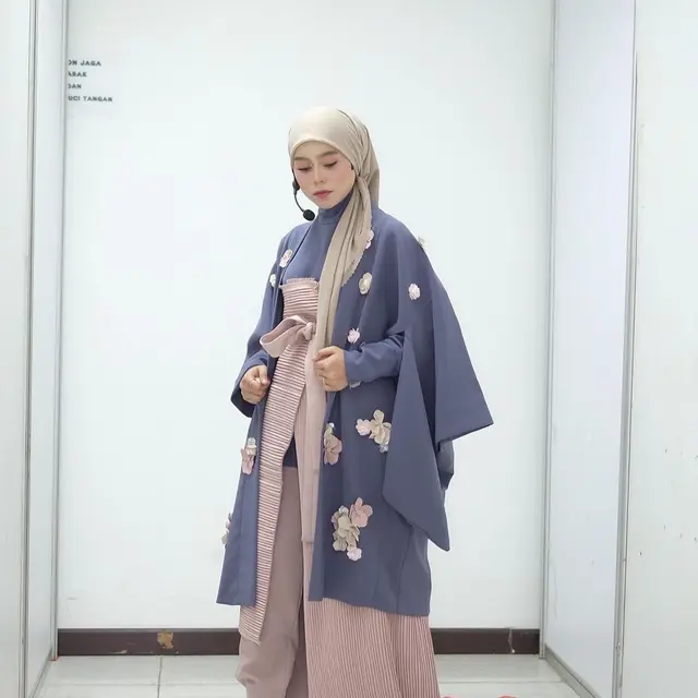 Penampilannya Selau Stylish, 6 Gaya Hijab Lesty Kejora Ini Pernah Jadi Sorotan