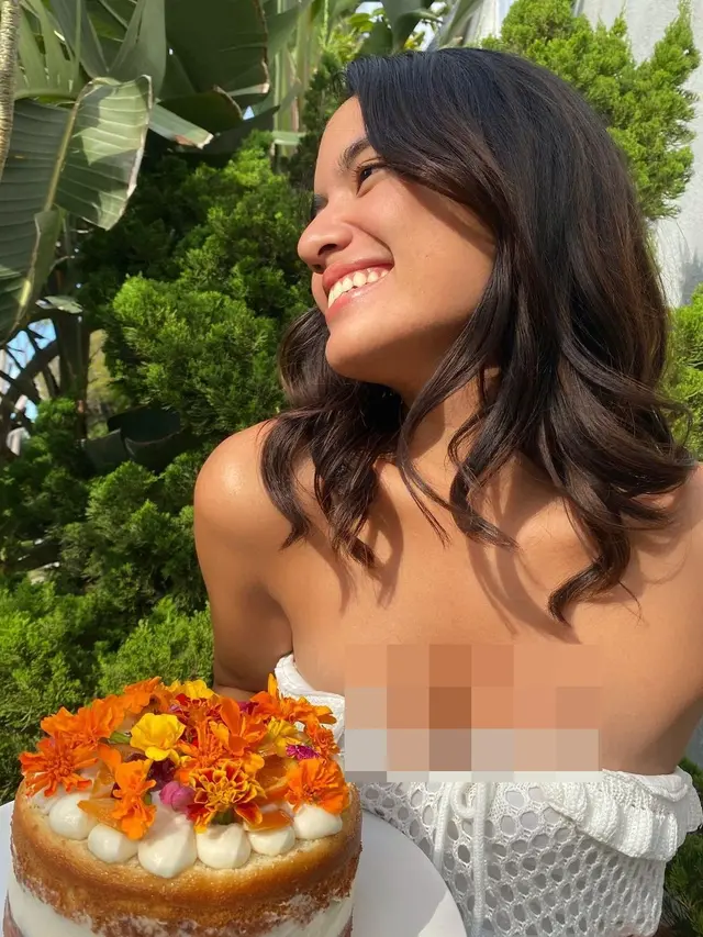 6 Potret Arawinda Kirana Rayakan Sendiri Ultahnya ke-22, Baju dan Tato Jadi Sorotan