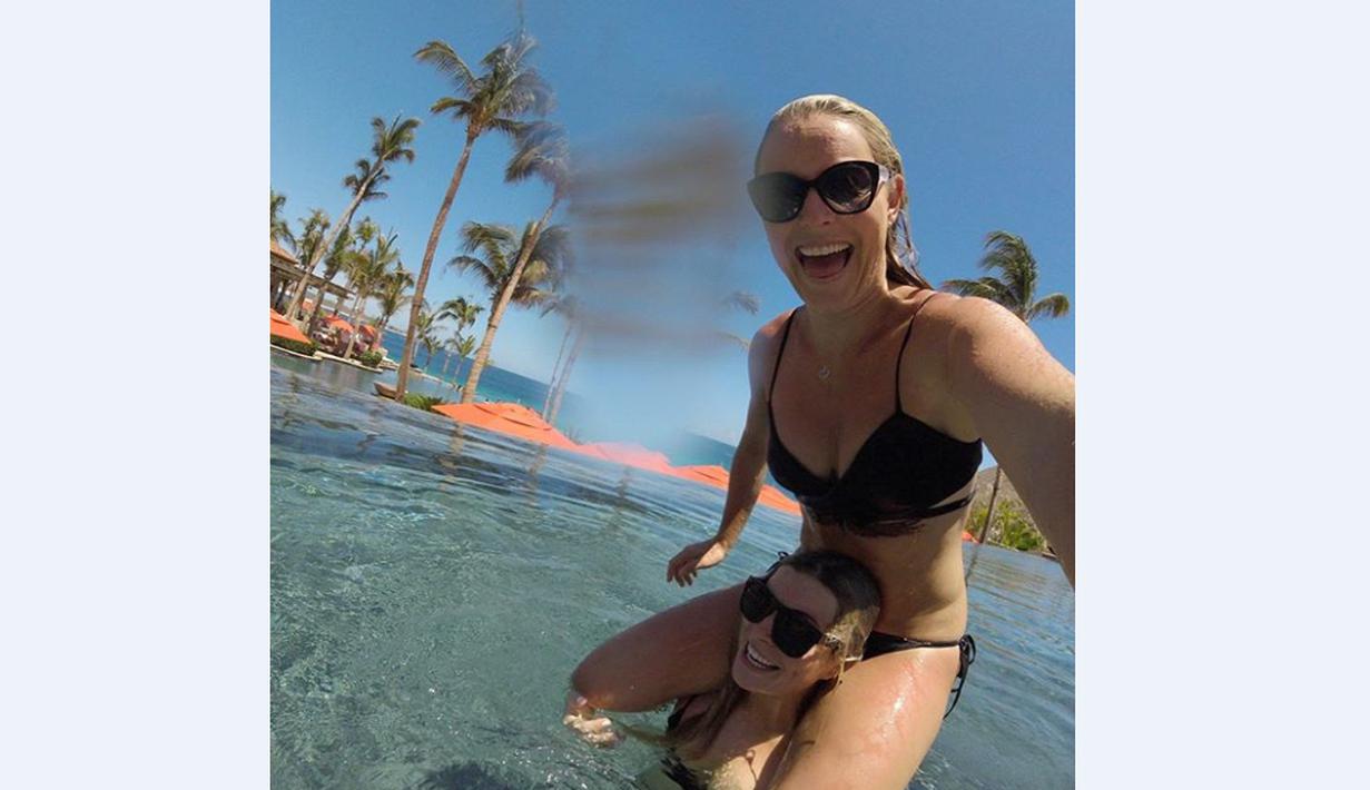 Lindsey Vonn saat berlibur bersama temannya. (Instagram/Lindseyvonn)