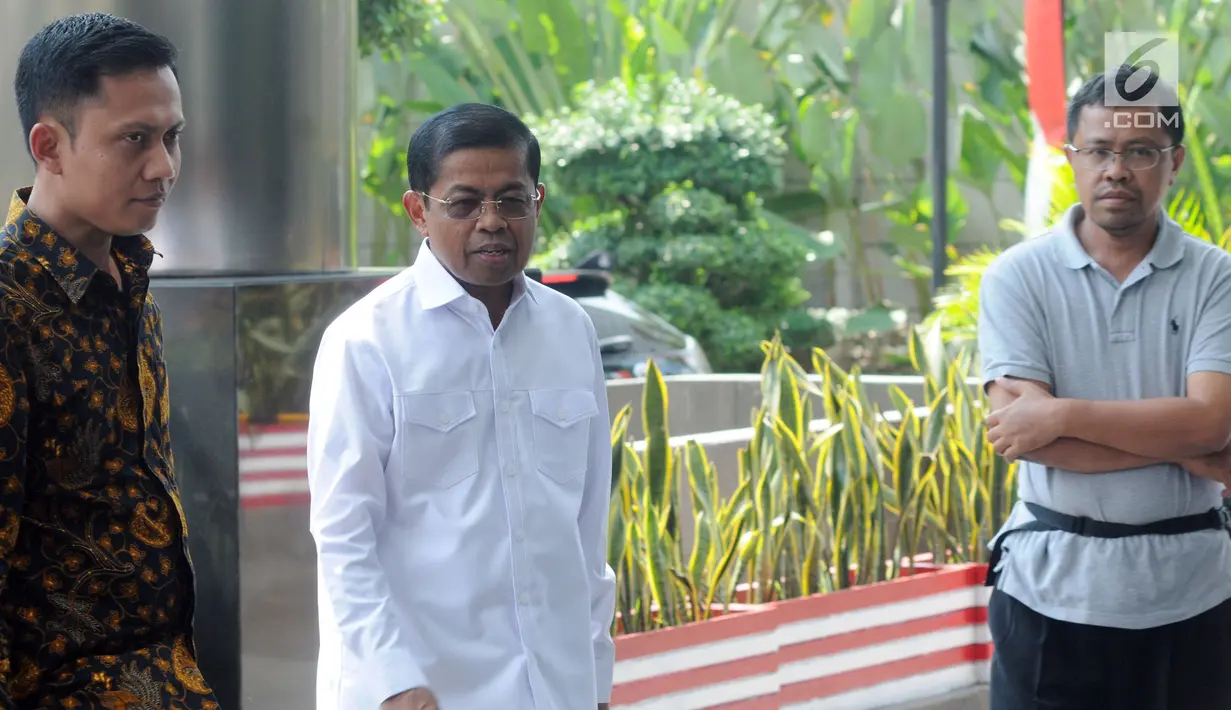 Mantan Mensos dan Sekjen Partai Golkar Idrus Marham tiba untuk menjalani pemeriksaan oleh penyidik KPK, Jakarta, Jumat (31/8). Idrus Marham diperiksa sebagai tersangka kasus menerima suap Rp 4,8 miliar proyek PLTU Riau-1. (Merdeka.com/Dwi Narwoko)