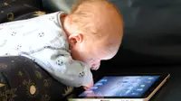 Kata Pertama Bayi tak Lagi 'Mama', tapi 'Tablet'