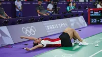 Gregoria Mariska Tunjung menjadi satu-satunya wakil Indonesia yang tersisa di cabor bulu tangkis Olimpiade Paris 2024 berkat kemenangan dramatis tiga set (21-4, 8-21 dan 23-21) atas tunggal putri Korea Selatan, Kim Ga-eun pada babak 16 besar di Porte de la Chapelle Arena, Paris, Kamis (1/8/2024) malam waktu Prancis atau Jumat (2/8/2024) dini hari WIB. Satu wakil Indonesia lainnya di ganda putra, Fajar Alfian/Muhammad Rian Ardianto tersingkir di babak perempatfinal usai kalah dari unggulan pertama asal China, Liang Wei Keng/Wang Chang. (Dok. NOC Indonesia/Naif Muhammad Al'as)