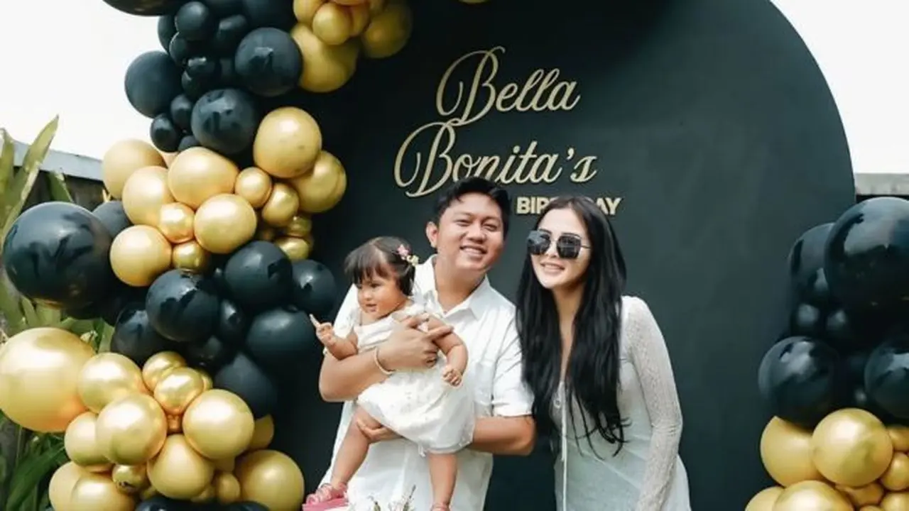 Potret Denny Caknan Rayakan Ulang Tahun ke-26 Bella Bonita, Meriah dan Penuh Cinta (credit: instagram/denny_caknan)