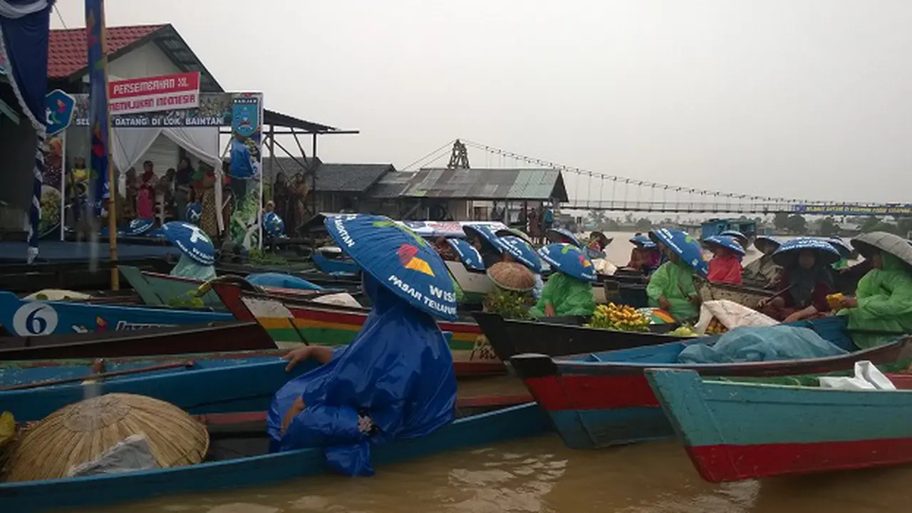 Pasar Terapung di Banjarmasin