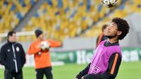Luiz Adriano (AFP/SERGEI SUPINSKY)