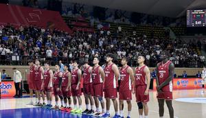 Timnas Bola Basket Putra Indonesia kalah tipis 68-71 dari Timnas Bola Basket Putra Filipina dalam babak semifinal SEA Games 2025 di Nimibutr Stadium, Bangkok, pada Kamis (18/12/2025). (Bola.com/Muhammad Adiyaksa)
