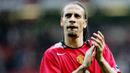 1. Rio Ferdinand –Pria asal Inggris ini adalah salah satu palang pintu yang membuat pertahanan Setan Merah sulit ditembus. Bersama Manchester United ia telah menorehkan banyak gelar mulai dari Liga Inggris hingga Liga Champions. (AFP/Paul Ellis)