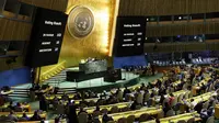 Gambaran umum menunjukkan hasil pemungutan suara pada pertemuan Majelis Umum Perserikatan Bangsa-Bangsa (PBB) untuk pemungutan suara resolusi tidak mengikat yang menuntut "gencatan senjata kemanusiaan segera" di Gaza di Markas Besar PBB, New York, Amerika Serikat, Selasa (12/12/2023). (ANGELA WEISS/AFP)
