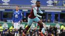 Pemain West Ham United,Diafra Sakho mencatatkan namanya pada papan skor setelah mencetak satu gol ke gawang Everton pada lanjutan Liga Inggris pekan ke-29. (Reuters/Phil Noble)
