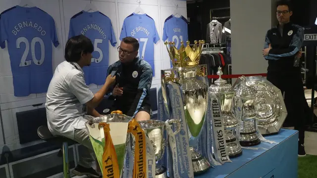 Paul Dickov - Manchester City Trophy Tour
