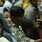 Istri Setya Novanto, Deisti Astriani Tagor (kedua kanan) saat mengikuti sidang lanjutan dugaan korupsi E-KTP di Pengadilan Tipikor, Jakarta, Kamis (28/12). Sidang mendengar tanggapan eksepsi dakwaan oleh JPU. (Liputan6.com/Helmi Fithriansyah)