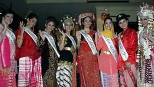 Potret GKR Bendara bersama Finalis Miss Indonesia 2009 (Eko Purwanto/Koran SI)