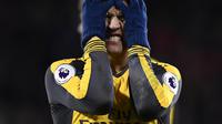 Alexis Sanchez merasa frustrasi setelah Arsenal hanya bermain imbang dengan Bournemouth (3/1/2017). (Reuters/Dylan Martinez)