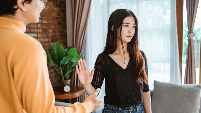 perempuan menolak pria pasangan cinta bertengkar