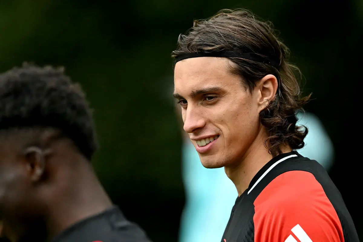 Foto: Arsenal Terancam Ditinggal Bek Baru Riccardo Calafiori saat Jamu PSG di Liga Champions