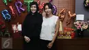 Maia Estianty (kanan) dan Mey Chan usai jumpa pers soal Duo Maia di kediaman Maia Estianty di kawasan Pejaten, Jakarta, Jumat (27/01). Maia dan Mey Chan sepakat untuk berhenti berkarya di bawah nama Duo Maia. (Liputan6.com/Herman Zakharia)