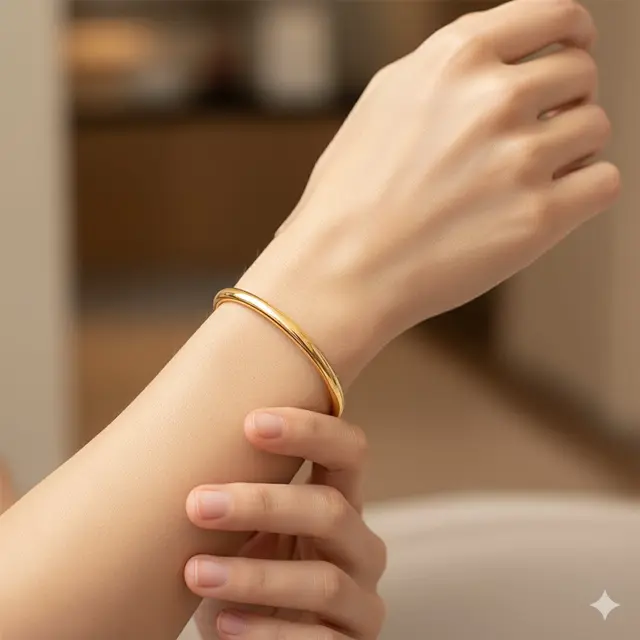 Model Gelang Emas 5 Gram Bangle Polos yang Elegan tapi Berkilau (Image by Gemini AI)