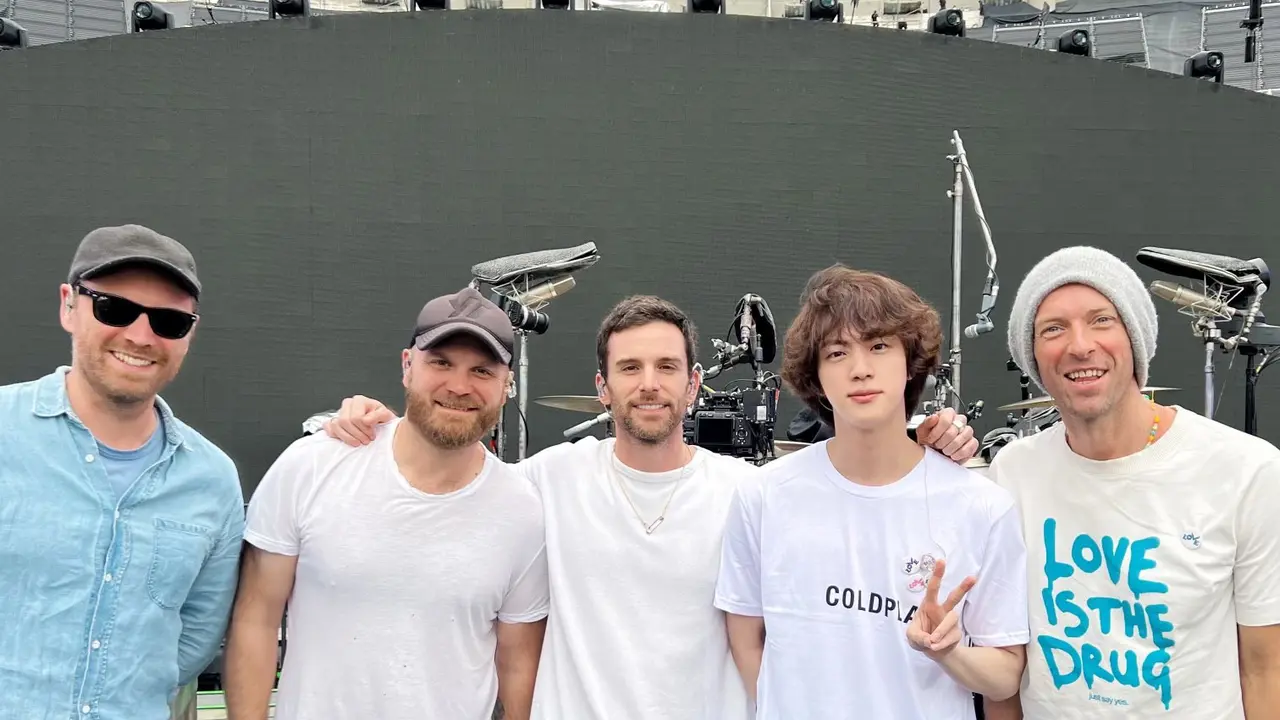 Jin dan Coldplay Saat Reherseal Untuk Tur Konser Music Of Spheres Argentina.