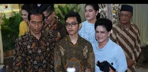 Presiden Jokowi menemani Putra sulungnya melamar Selvi ananda