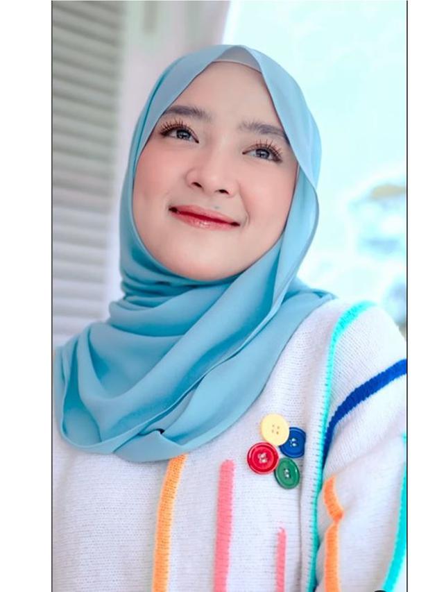 6 Potret Nissa Sabyan di Single Terbaru 'Ya Romadhon', Outfitnya Banjir Pujian