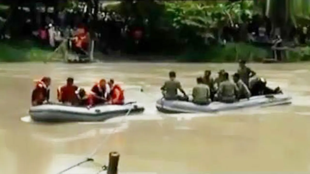 Perahu Tambang Terbalik