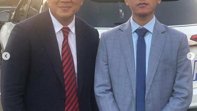 Triawan Munaf dan Gibran Rakabuming setelah Pelantikan Presiden 2019. (dok. Instagram @triawanmunaf/https://www.instagram.com/p/B31kDAClrwV/Putu Elmira)